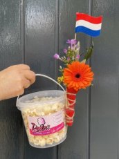 Bloementoefje met emmertje popcorn