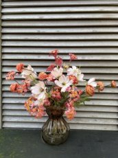 2026050201 Vaasje met zijdenbloemen speciaal samengesteld